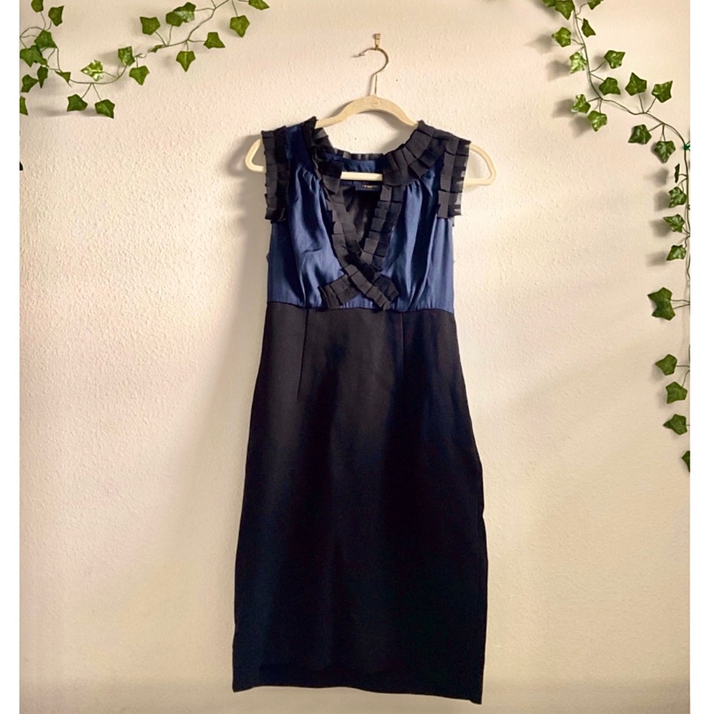 Brand Taylor size 10 black and navy dress perfect for work or a night out
